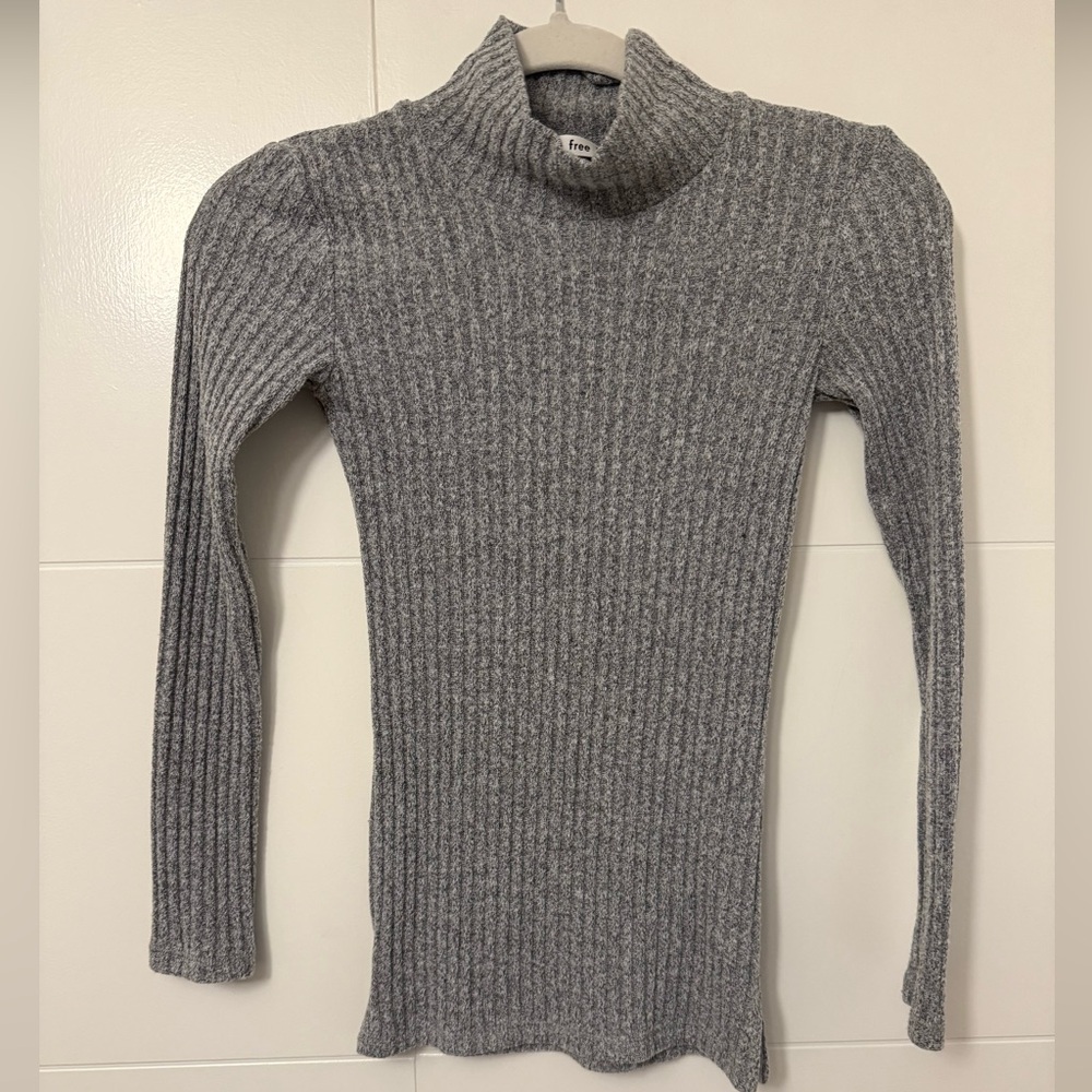 Aritzia Wilfred Free mock neck sweater - XXS